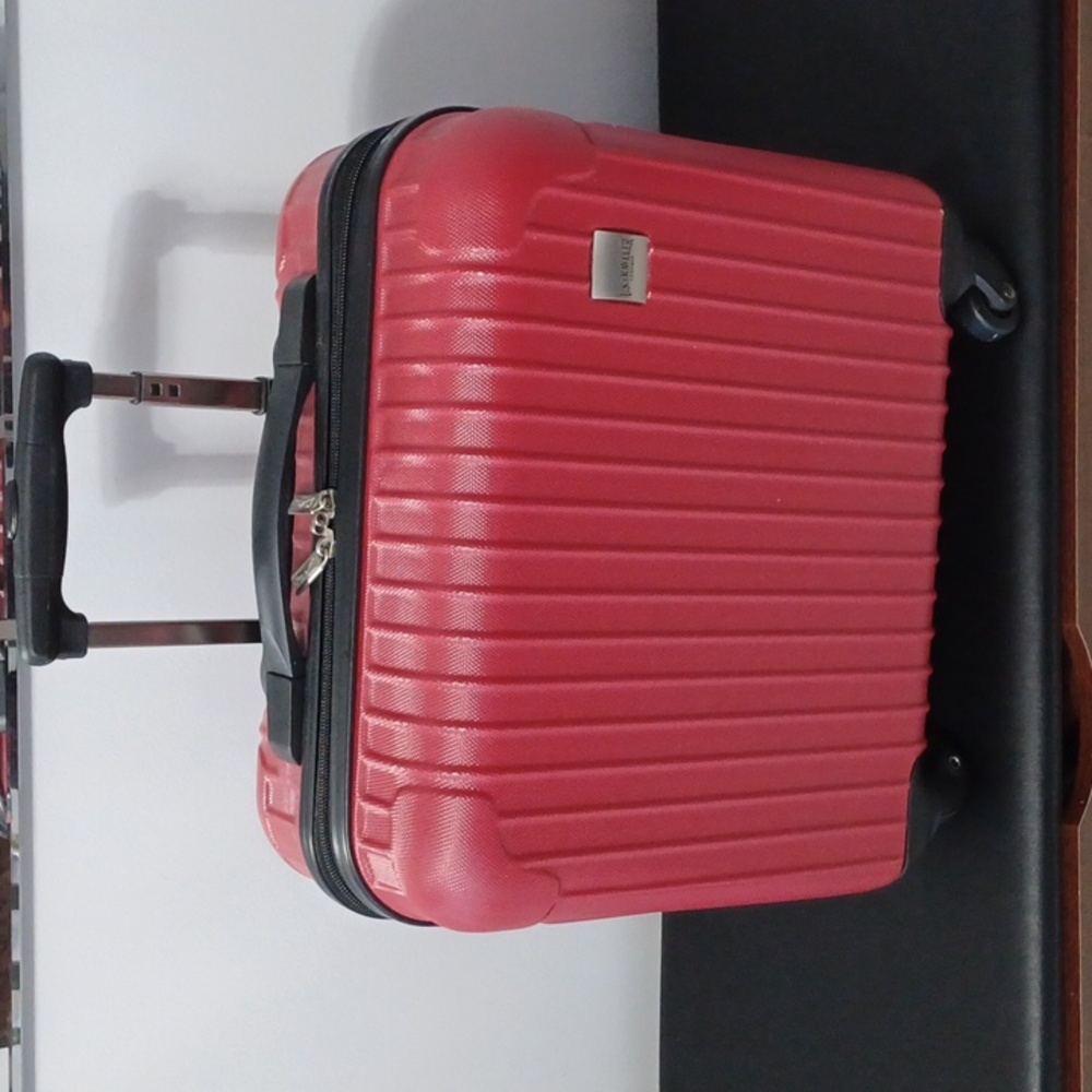 P6- U.S Traveler Red Hardshell Overnight/Computer Luggage